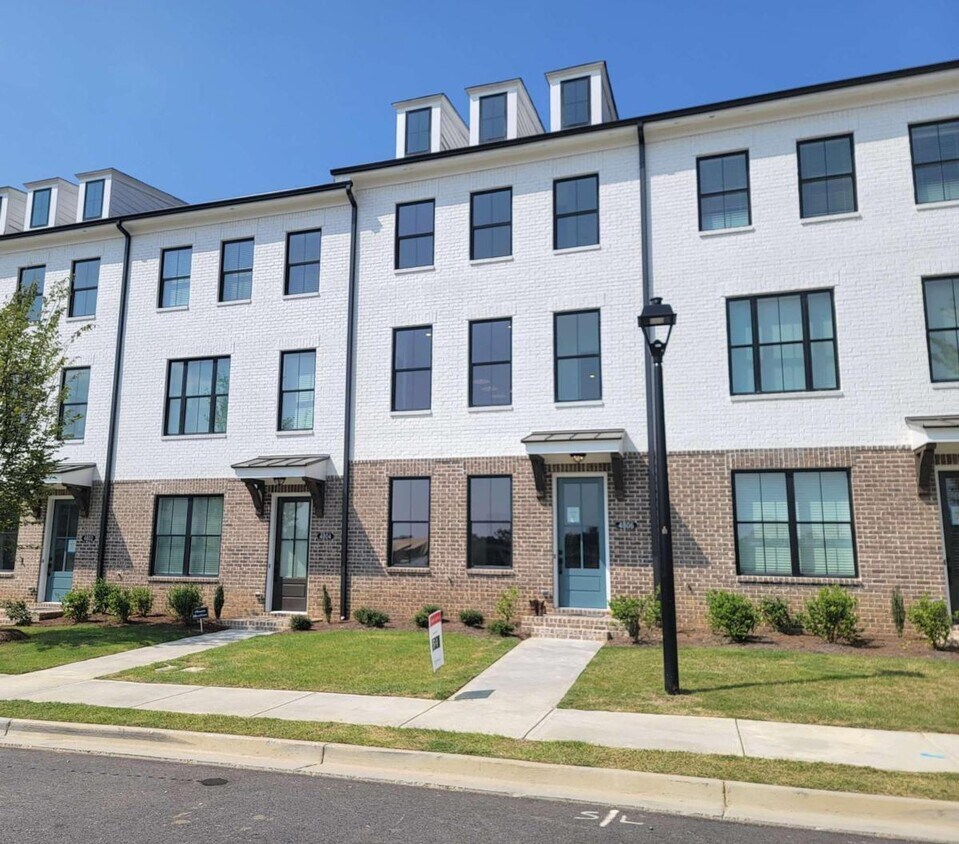4806 Larkin Pass, Buford, GA 30518 Townhome Rentals in Buford GA