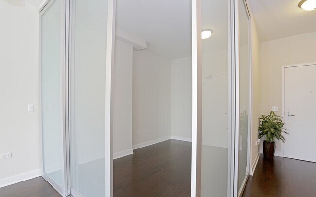 Building Photo - 697 W Wayman St