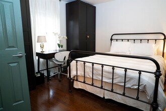 Building Photo - 2522 Calumet St