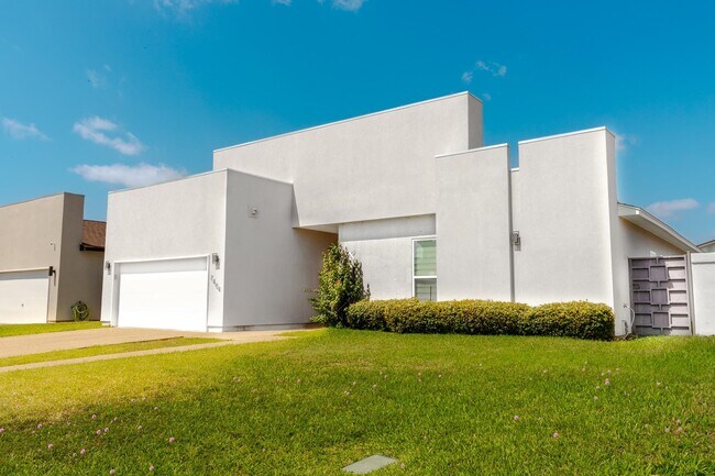 Foto del edificio - 7404 Thomas Harris Dr