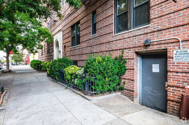 Foto del edificio - Woodside Manor