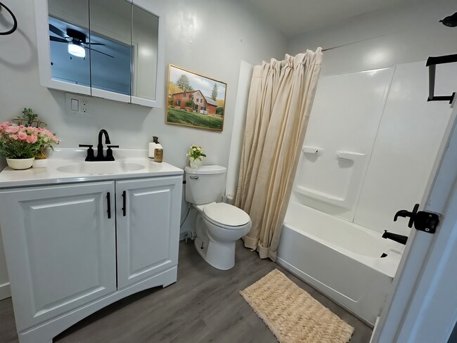 Foto del edificio - 951 N Redwood Rd