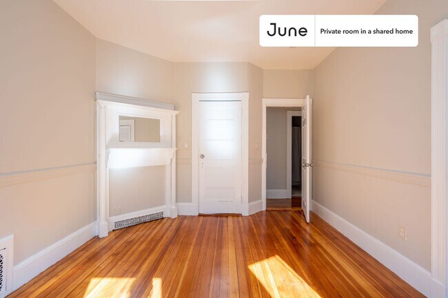 Building Photo - Private bedroom in 5 bed/1 bath Home