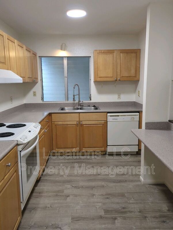 Building Photo - 44-121-121 Laha St