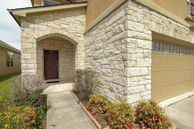 Building Photo - 16020 Hampton Bliss Trce