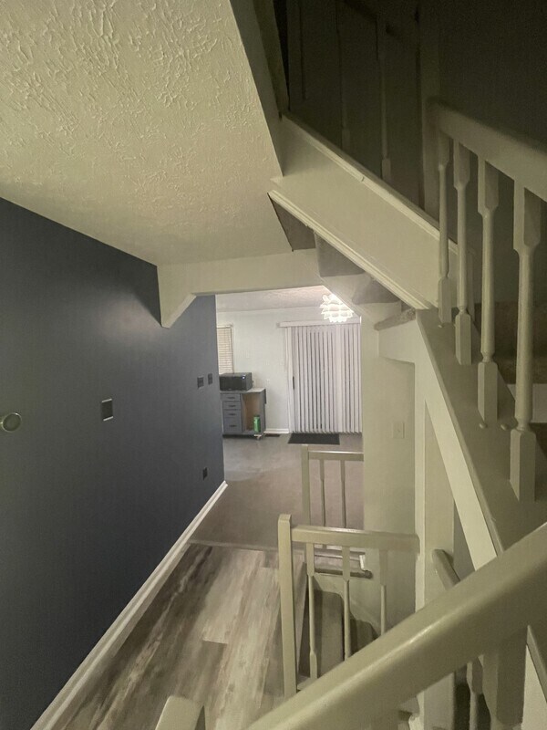 Building Photo - 6 Hobb Ct