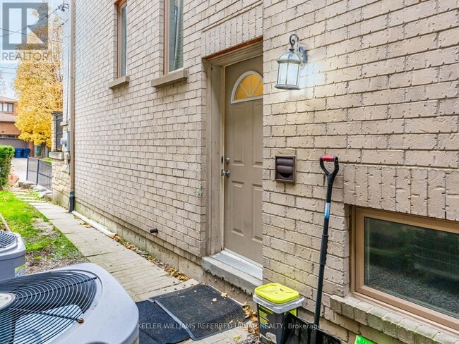 Building Photo - 20 Roberta Dr