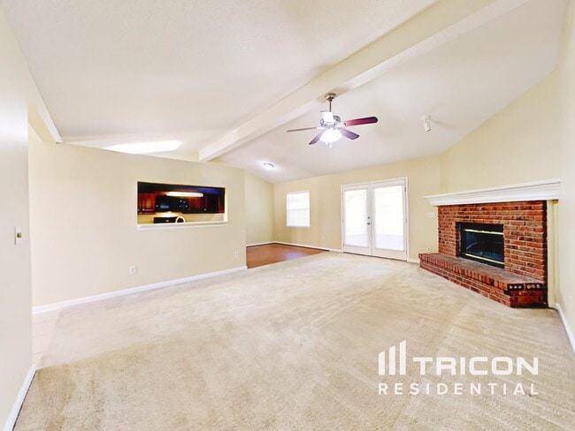 Foto del edificio - 4399 Princess Labeth Ct W