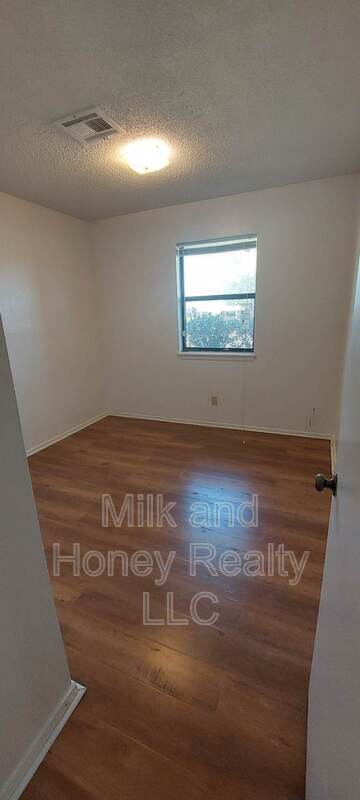 Building Photo - 221 W Orbit Dr