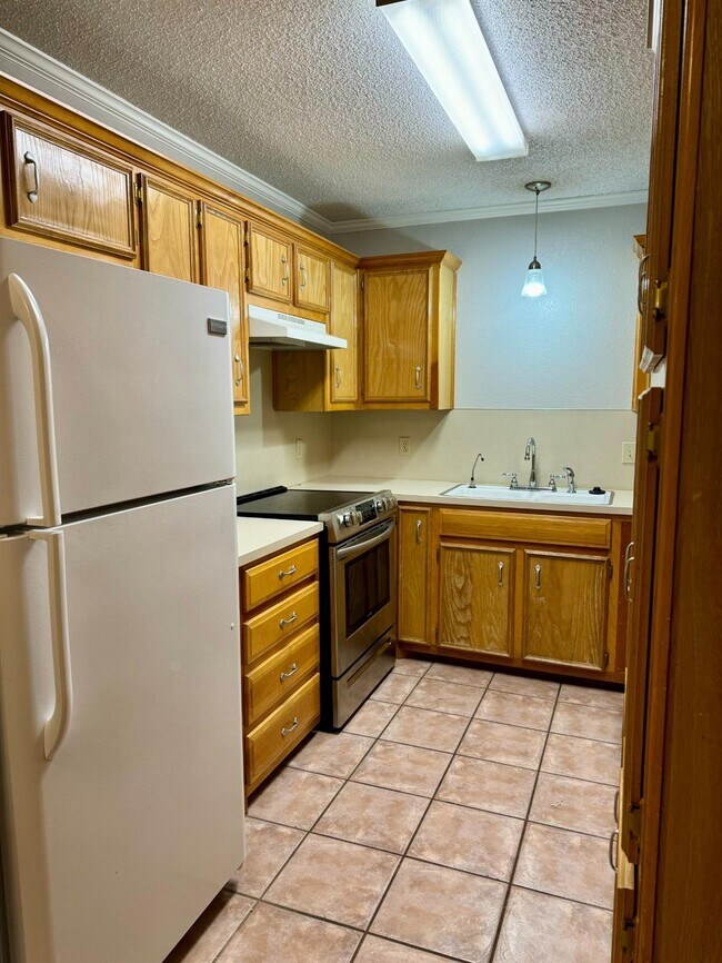 Foto del edificio - 8202 Raleigh Ave