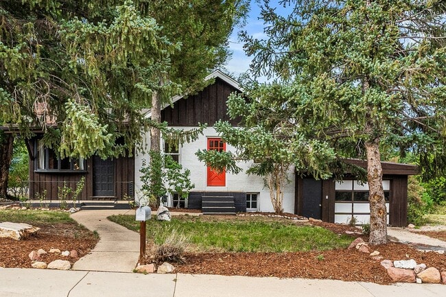 Building Photo - Charming Boulder Oasis with Renovated Inte...