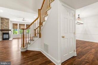 Building Photo - 156 E Country Club Dr