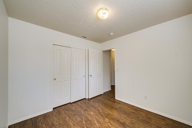 Building Photo - South Boise home located in a well establi...