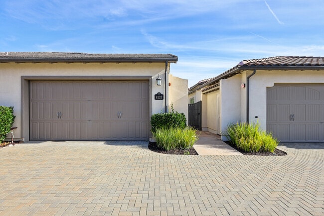 Building Photo - 8137 Auberge Cir