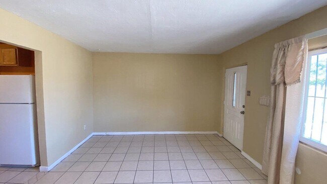 Foto del edificio - 773 56th St NW