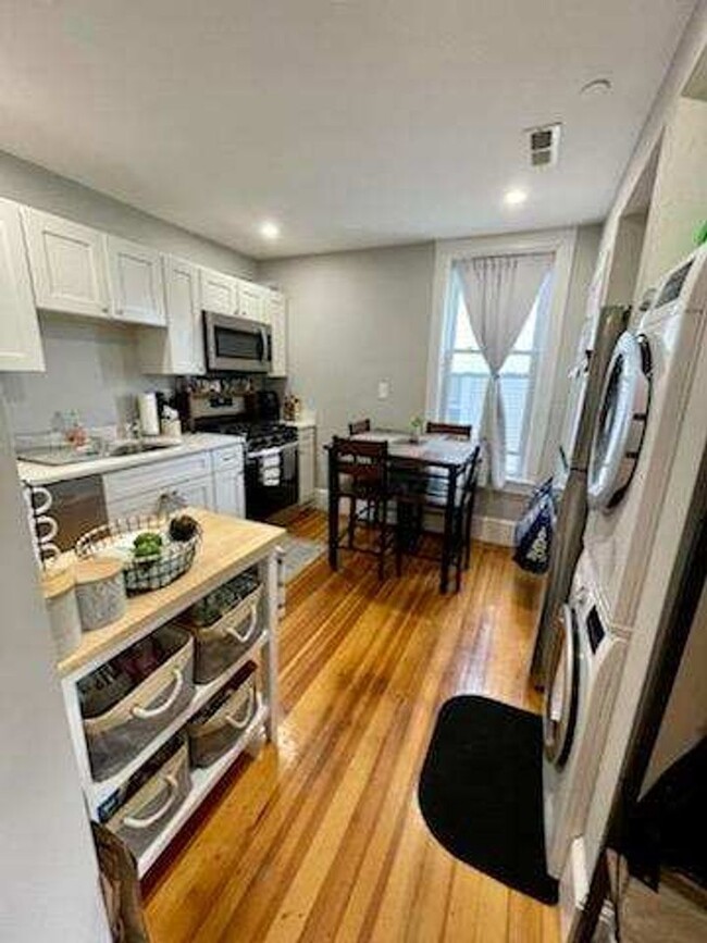 Foto del edificio - 549 E 8th St