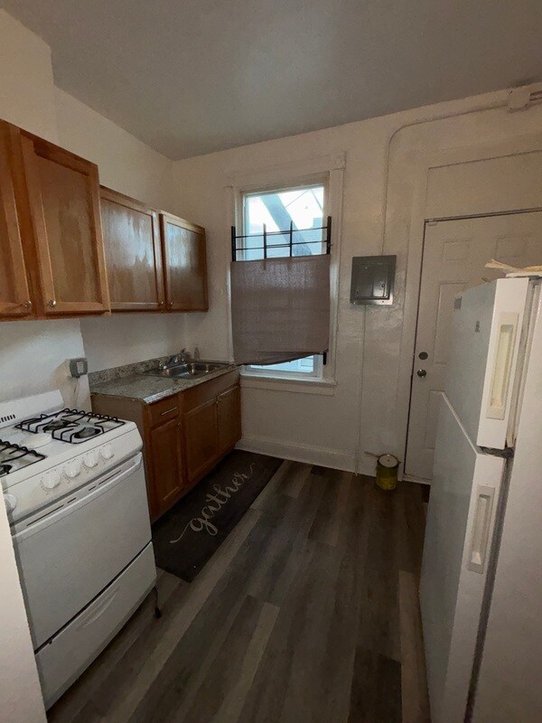 Building Photo - 292X Parkwood Ave