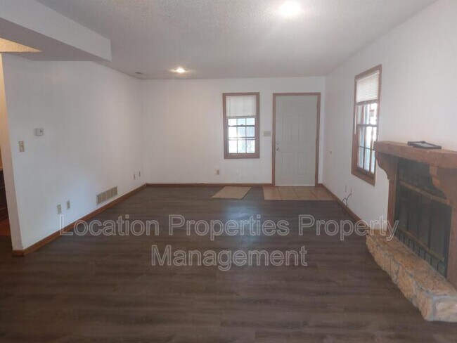 Foto del edificio - 324 Northwood Ln