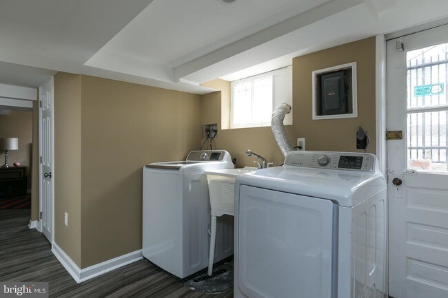 Foto del edificio - 3746 Jocelyn St NW
