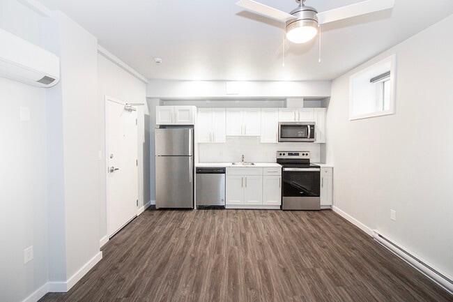 Building Photo - 753 Wolseley Av