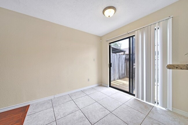 Foto del edificio - 9901 Sharpcrest St