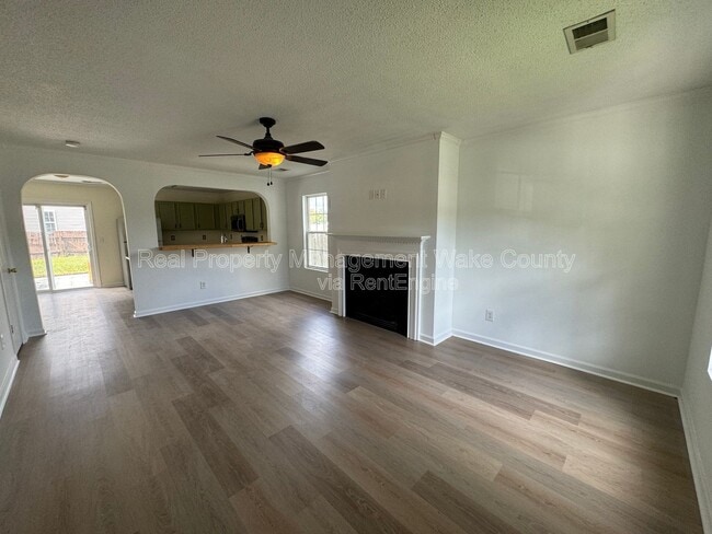 Building Photo - 2 Bellmore Ct