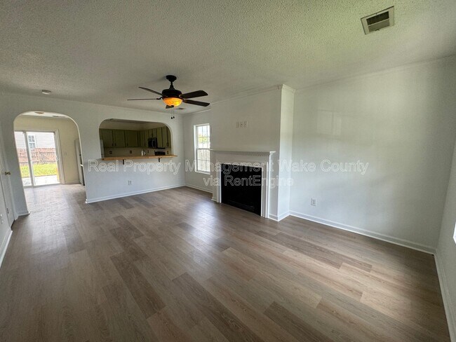 Foto del edificio - 2 Bellmore Ct