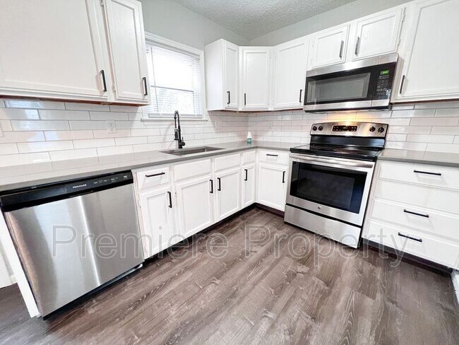 Building Photo - 3025 S Norwood Ave