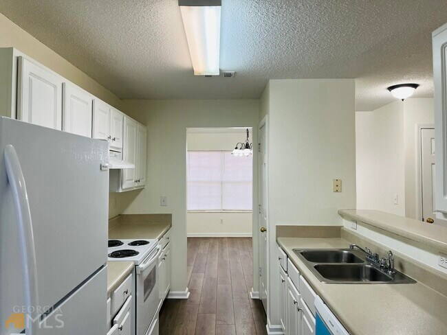 Foto del edificio - 4037 Ravenwood Ct