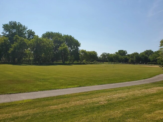 Foto del edificio - 2311 Hazeltime Dr