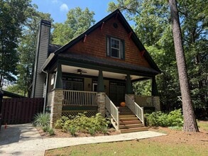 Building Photo - 1301 Peachcrest Rd