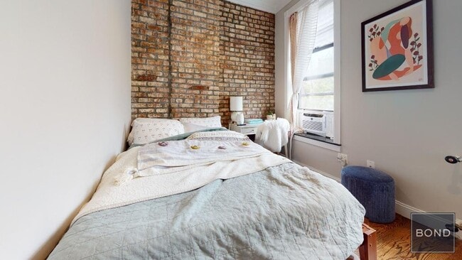 Foto del edificio - 325 E 5th St