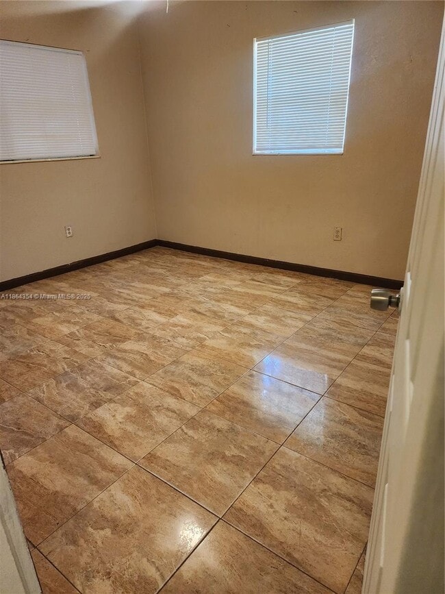 Foto del edificio - 17200 NW 11th Ave