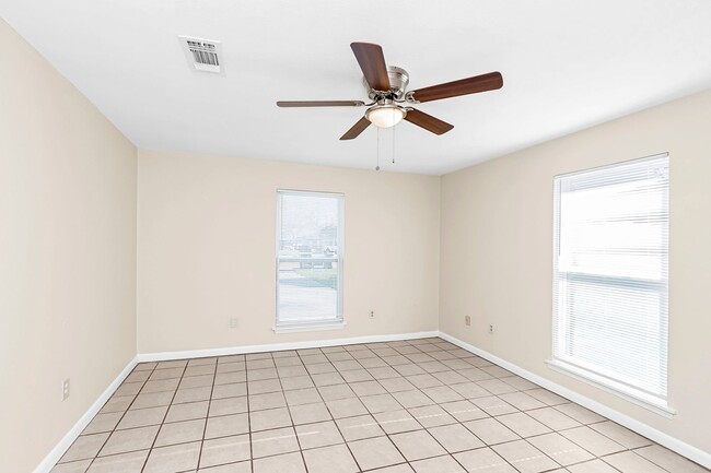 Foto del edificio - 2 Bedroom Condo of Jefferson Hwy