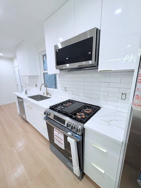 Foto del edificio - 8315 Kittyhawk Ave