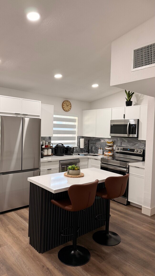 Building Photo - 1108 SW 22nd Ter