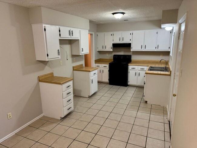 Building Photo - 5074 Fleetwood Cove