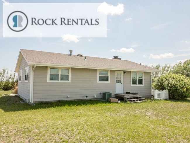 Foto del edificio - COMING SOON! 4 Bed 2.5 Bath in the country!