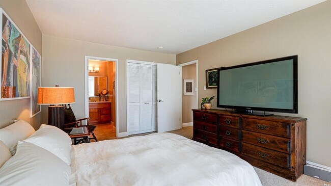 Foto del edificio - 1220 Shelter Bay Ave