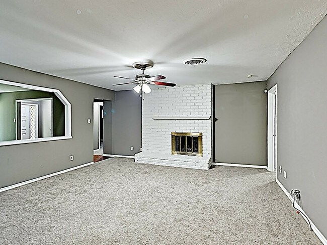Building Photo - 5460 Wedgmont Cir N