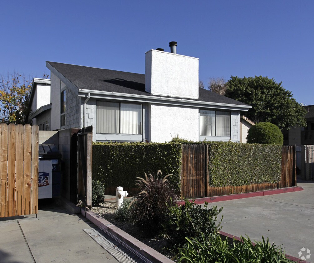 Primary Photo - 234 Avocado St