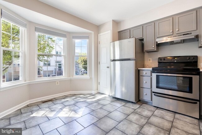 Building Photo - 104 Frazer Dr