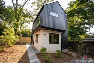 Building Photo - 297 Morton Ave
