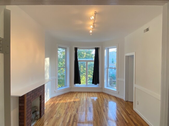 Building Photo - 3314 W Monroe St