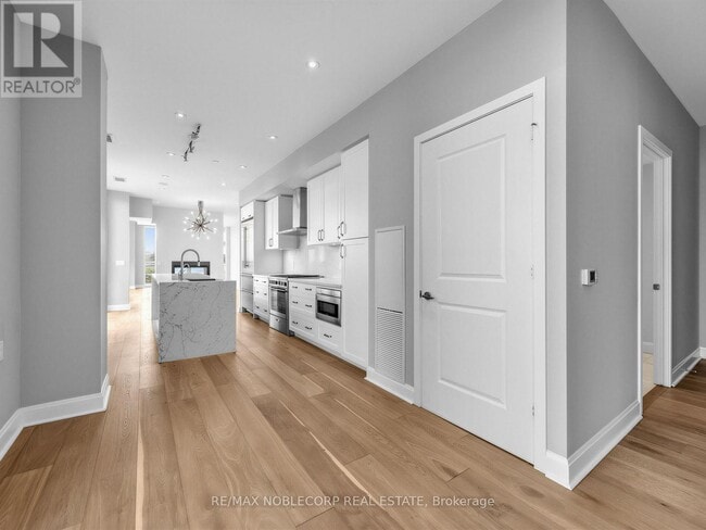 Building Photo - 33 Shore Breeze Dr