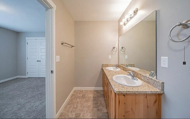 Foto del edificio - Meadowcreek Townhomes