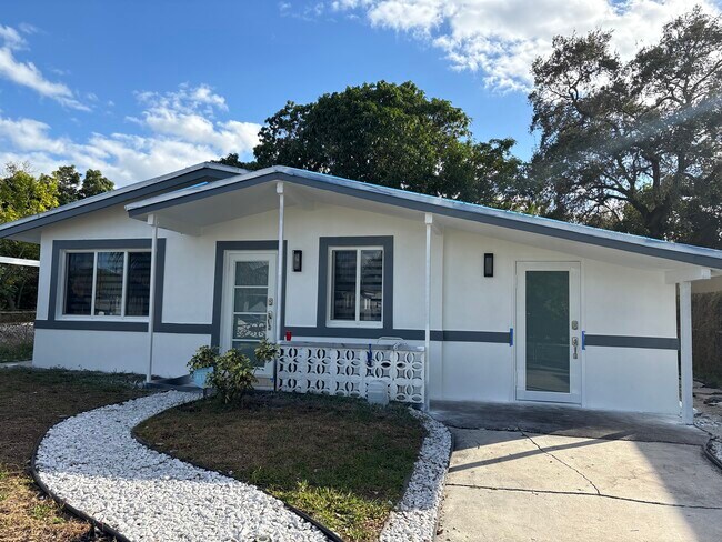 Foto del edificio - 2816 NW 7th St