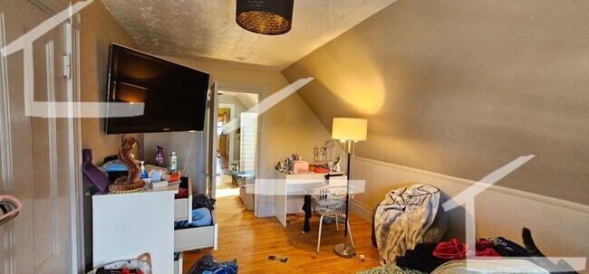Foto del edificio - Check out this 2 bed in Allston.... Sept 1st Move in!!