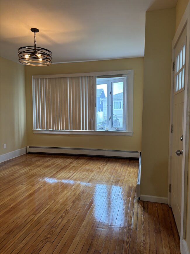 Building Photo - 44 Inman Pl