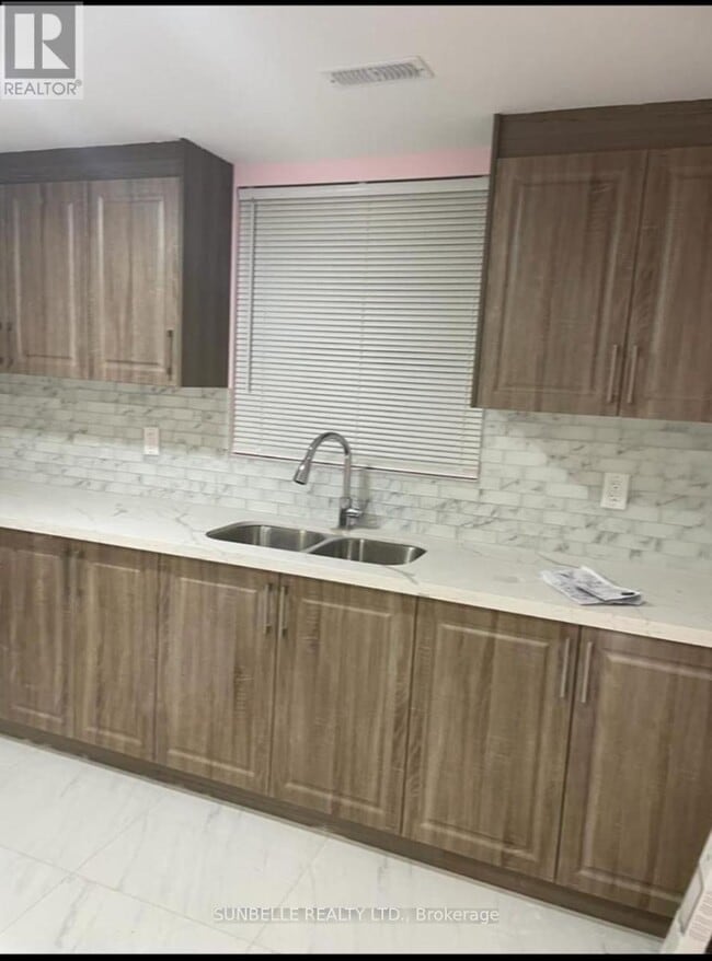 Building Photo - 26 Senwood St